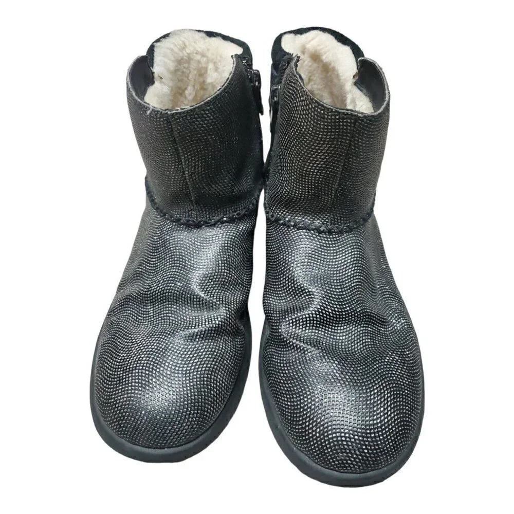 UGG girls heart